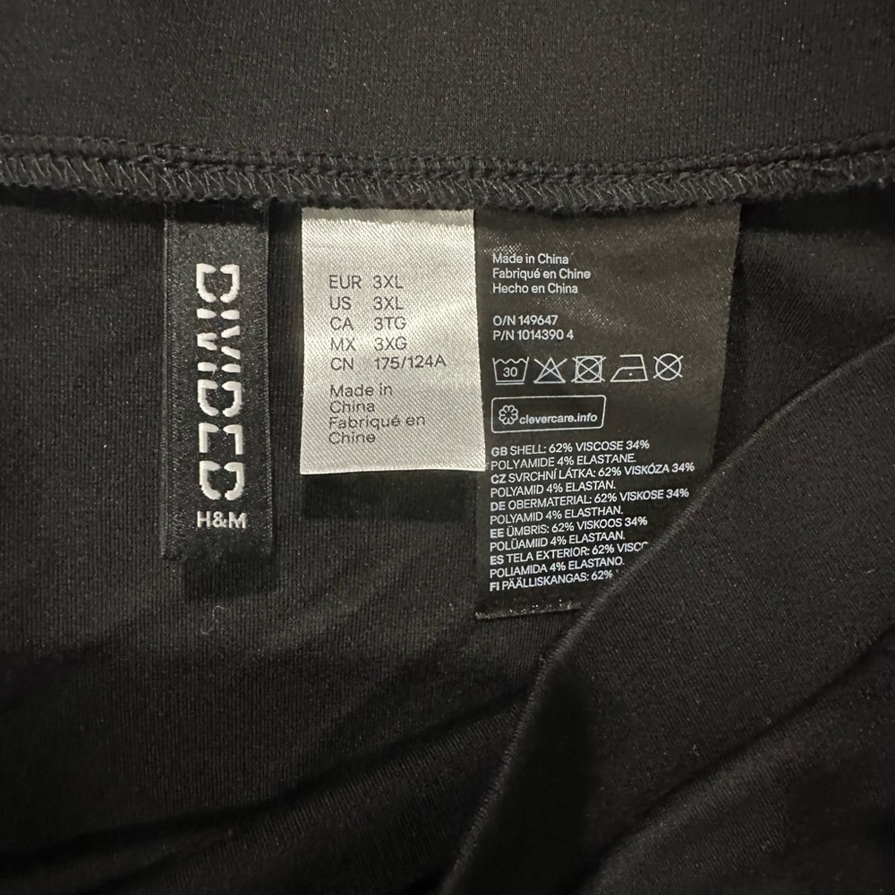 Women’s Plus Size Black Mini Skirt 3X H&M - Picture 4 of 4